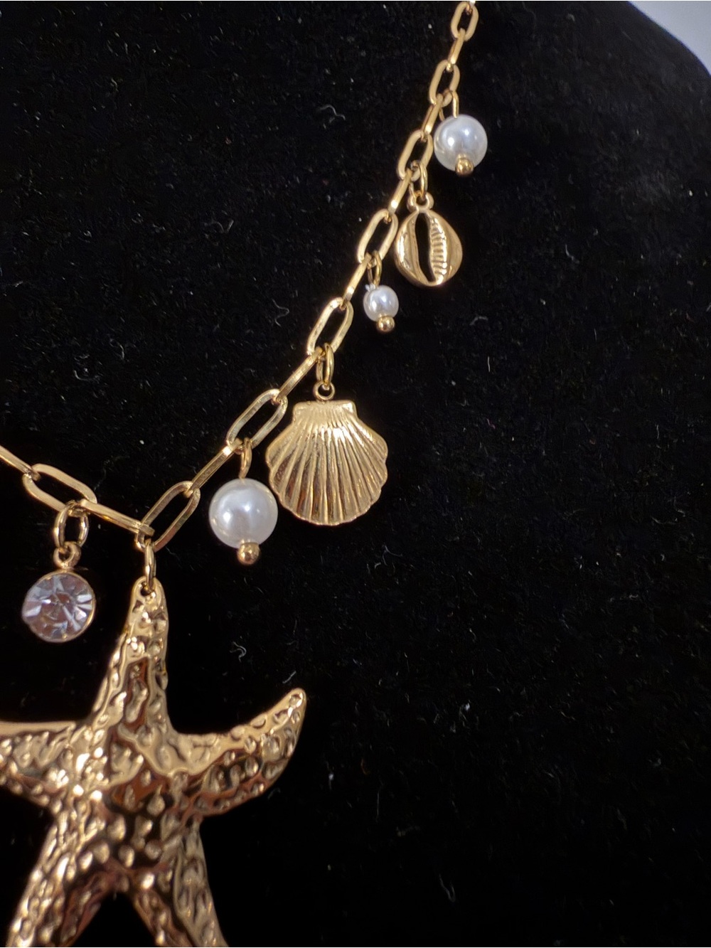 Gold Starfish Charm Necklace with Pearls - 18k triple gold plated - Picture 4 of 6